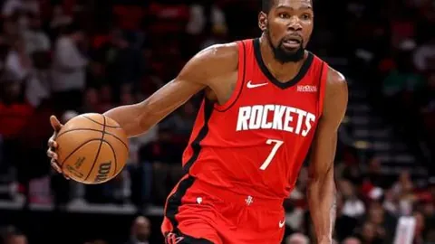 NBA第四期红黑榜：雷霆队如春笋般焕然一新，范乔丹的钢铁作坊人气爆棚